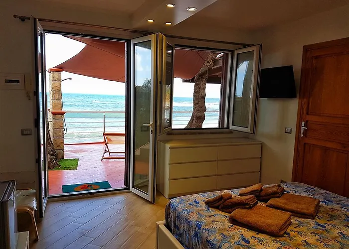 Brezza Marina בית הארחה 4*